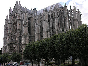 Beauvais Cathedral SE exterior.jpg