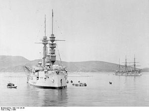 Bundesarchiv Bild 116-125-36, Port Arthur, SMS "Deutschland" im Hafen.jpg