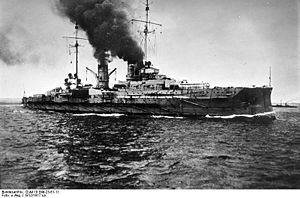 Bundesarchiv DVM 10 Bild-23-61-11, Linienschiff "SMS Thüringen".jpg