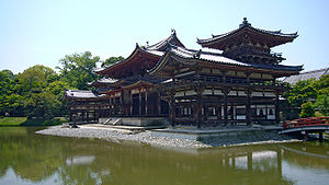 Templo budista de Byōdō-in, construido durante el período Heian y Tesoro Nacional de Japón.