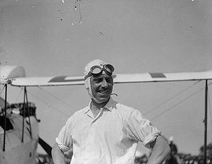 De Havilland. Perth, 1929.jpg