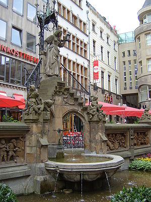 Heinzelmännchenbrunnen.JPG