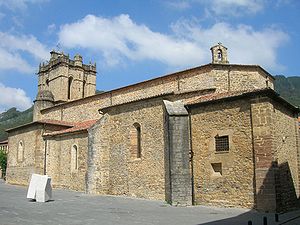 Iglesia de San Martín de Salas.jpg
