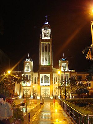 Machala Church at night (Alfredo Andaluz).jpg