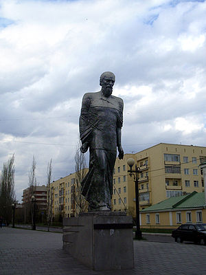 Omsk Dostoyevskiy Monument.jpg