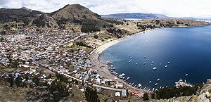 Vista Panorámica de la ciudad y el lago Titicaca