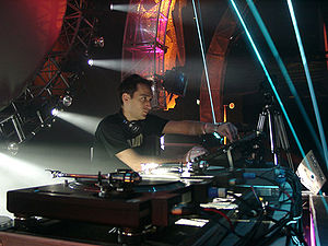 Paul van Dyk DJing.jpg
