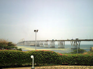 Puente Sobre el Lago de Maracaibo visto desde el paseo del Lago.JPG