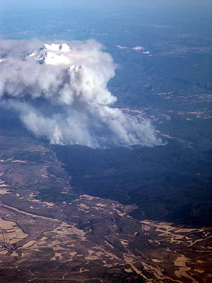 Vista aérea del incendio, en Riba de Saelices.