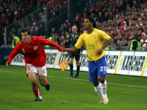 Ronaldinho061115-03.jpg