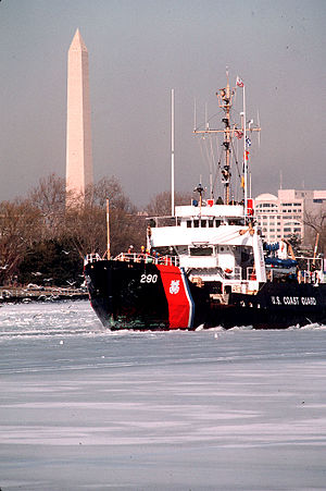 USCGC Gentian breaks ice on the Potomac River.jpg