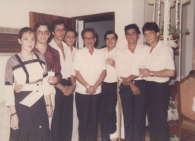 Alcalde Jorge Perrone junto a su familia.jpg