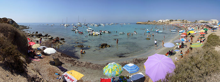 Vista panorámica de la playa de la isla de Tabarca.