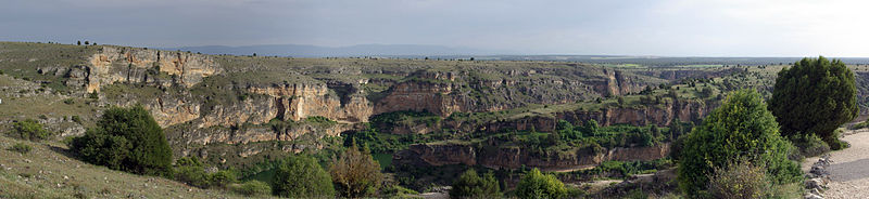 Panorama de las hoces desde la ermita de San Frutos hacia el sur.