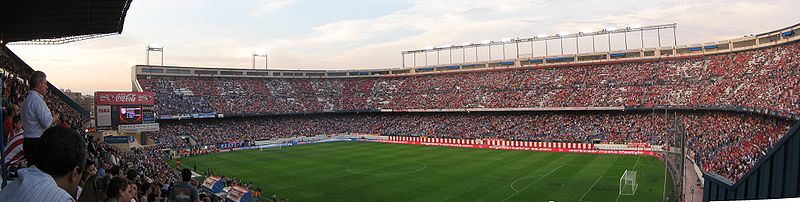 Interior del estadio minutos antes de la disputa de un partido de la fase previa de la Liga de Campeones de la UEFA 2008-09 entre el Atlético de Madrid y el Schalke 04.