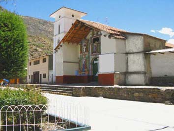 Iglesia colonial Aquia.jpg